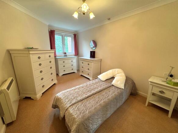 BEDROOM.jpg