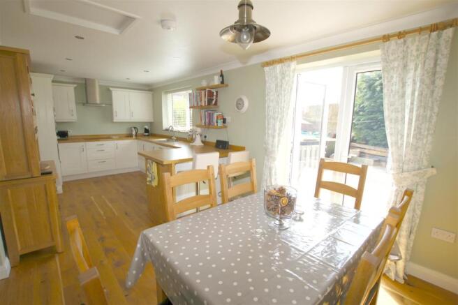 KITCHEN/DINER
