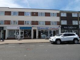 2, 169 Lee Court Mansions, High Street, Lee-on-the-solent PO13 9BX