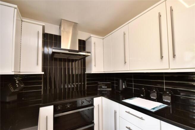 4 bed Semi-Detached for sale Image 8