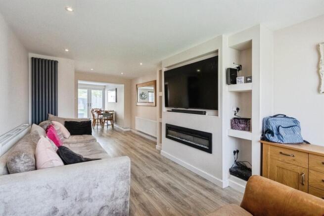 3 bed Semi-Detached for sale Image 4