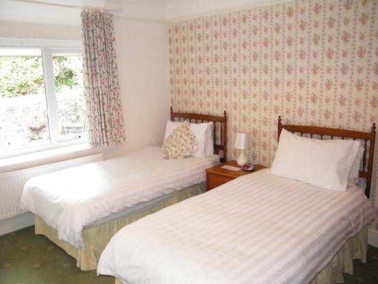 Twin Bedroom