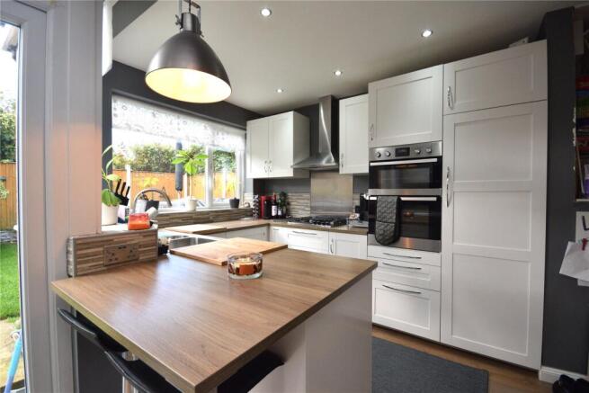 3 bed Semi-Detached to rent Image 4
