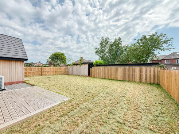 4 bed Detached for sale Image 7