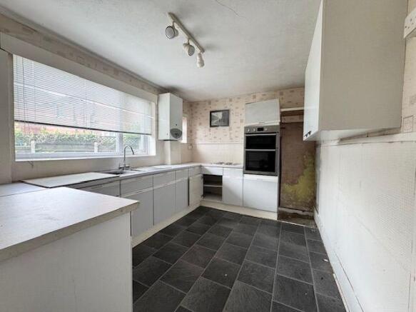 Brinkshaw Avenue, Peel Hall, Manchester, M22 photo 4