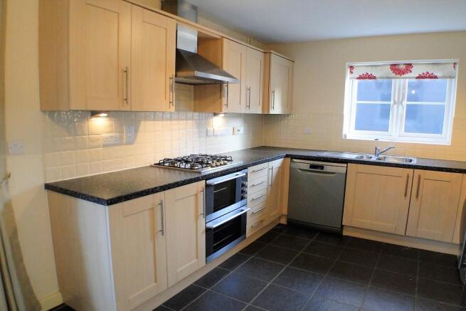 FITTED KITCHEN