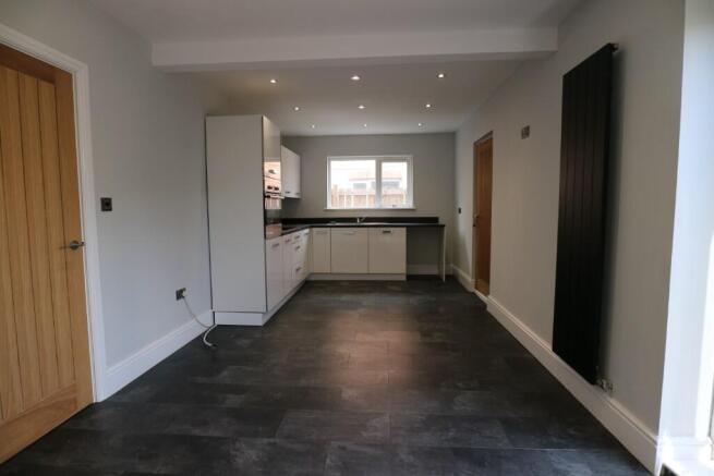 3 bed Semi-Detached to rent Image 8