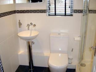 EN SUITE SHOWER ROOM
