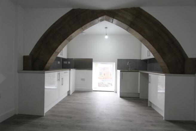 2 bed Ground Flat to rent Image 12