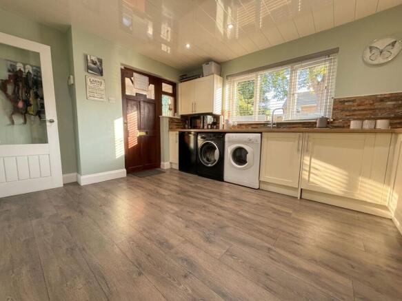3 bed Detached for sale Image 4