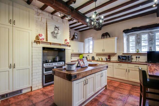 5 bed Farm House for sale Image 5