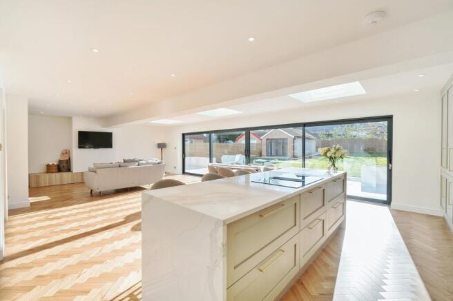 4 bed Semi-Detached for sale Image 6