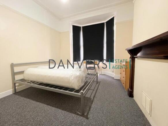 bedroom 1 .jpg