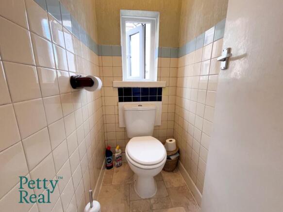3 bed Semi-Detached for sale Image 9
