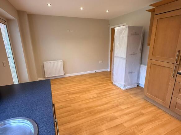 3 bed Town House to rent Image 8
