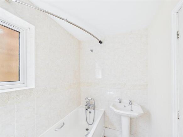 3 bed Detached to rent Image 8