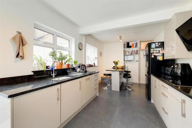 5_Kitchen-0.jpg