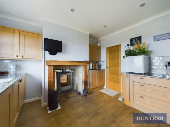 Kitchen 2.jpg