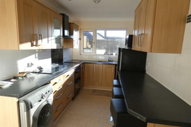 FITTED KITCHEN