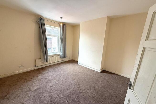 2 bed Terraced to rent Image 5