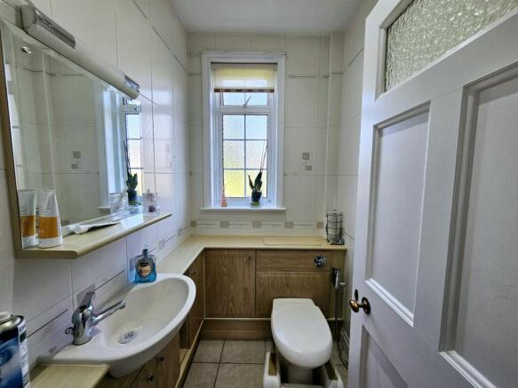 5 bed Detached for sale Image 9