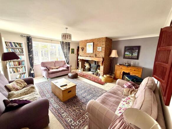 Living Room 2.jpg