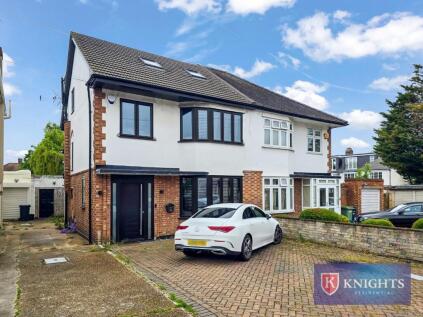 Chadacre Avenue, Ilford, IG5