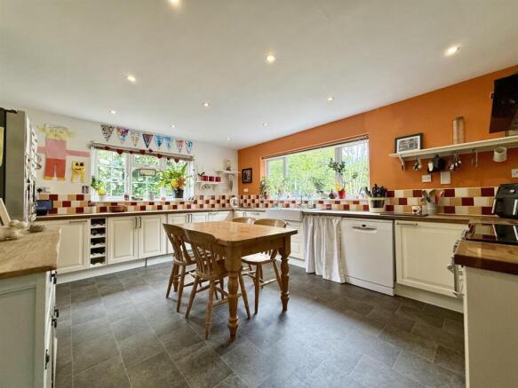 Kitchen1.jpg