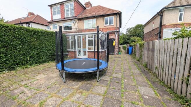 3 bed Semi-Detached to rent Image 12