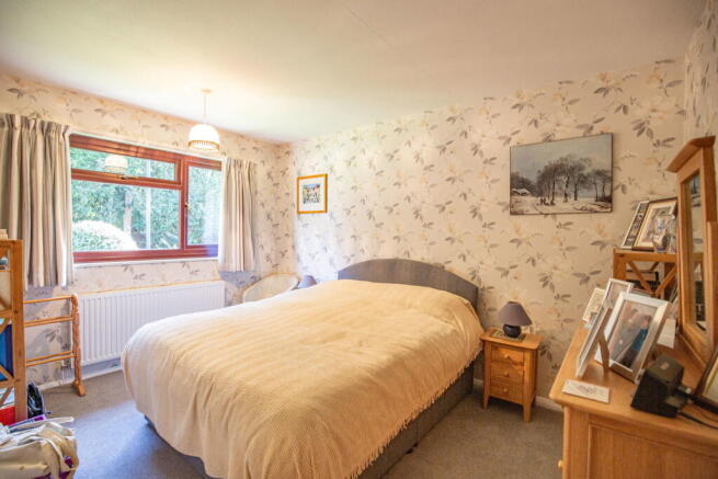 4 bed Detached Bungalow for sale Image 11