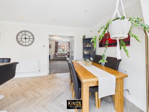 4 bed Detached for sale Image 8