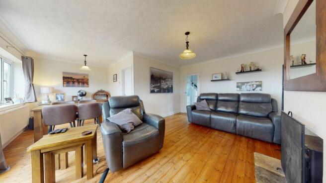 LOUNGE/DINING ROOM