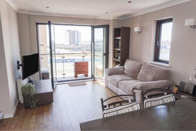 Lounge/Dining Room