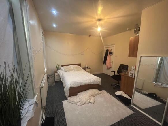 A spacious and well-maintained master bedroom f...