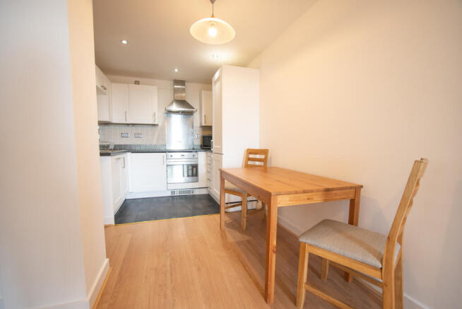2 bed Flat to rent Image 4