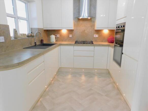 KITCHEN/DINING AREA extra photo
