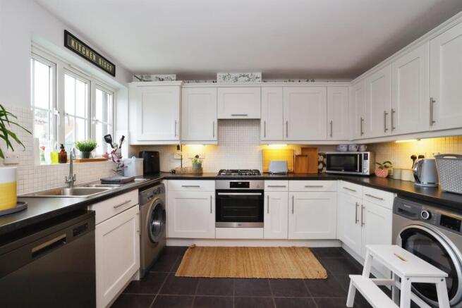 Kitchen/ Dining Room