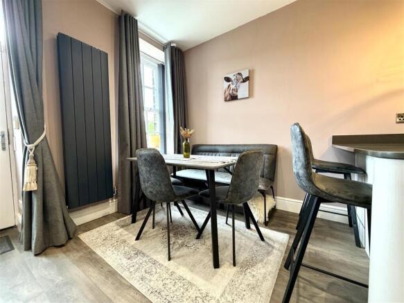 4 bed Town House for sale Image 5