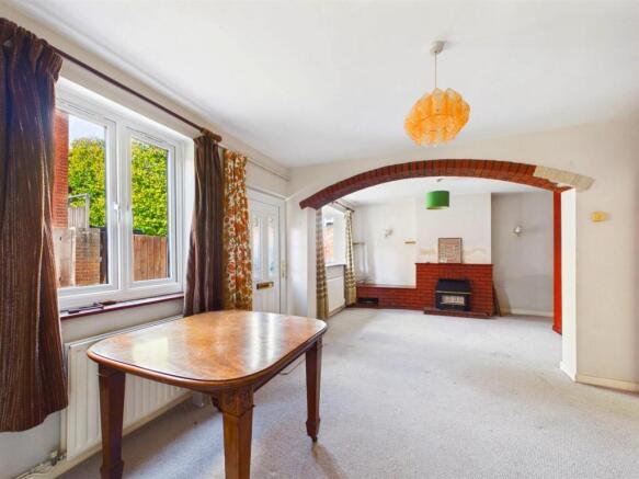 LIVING/DINING ROOM
