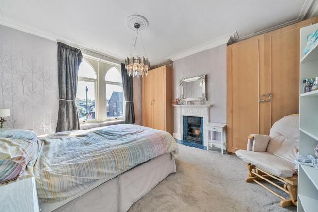 5 bed Semi-Detached to rent Image 6