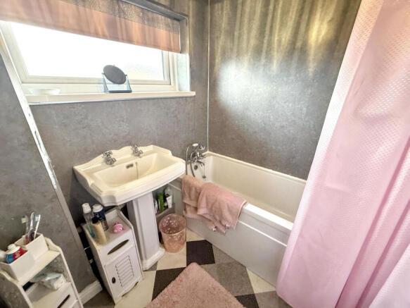 5 bed Semi-Detached for sale Image 11