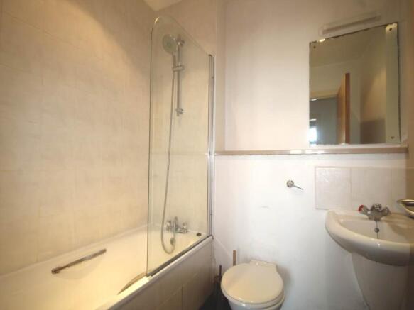 2 bed Flat to rent Image 9