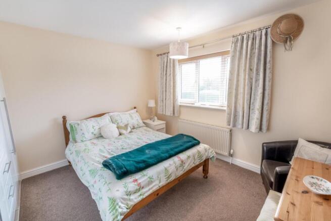 5 bed Detached for sale Image 6