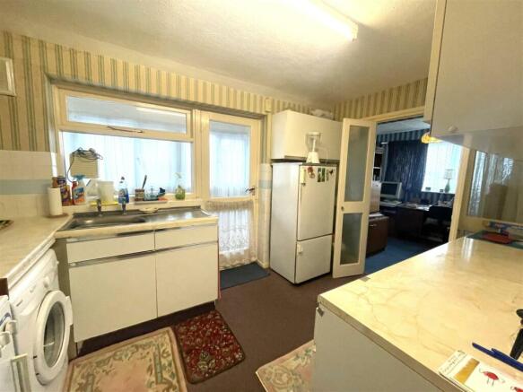 kitchen 1.JPG