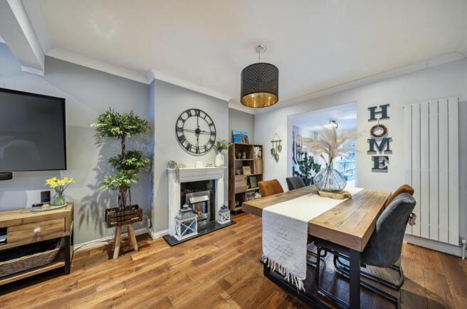 1395712-18-696126...