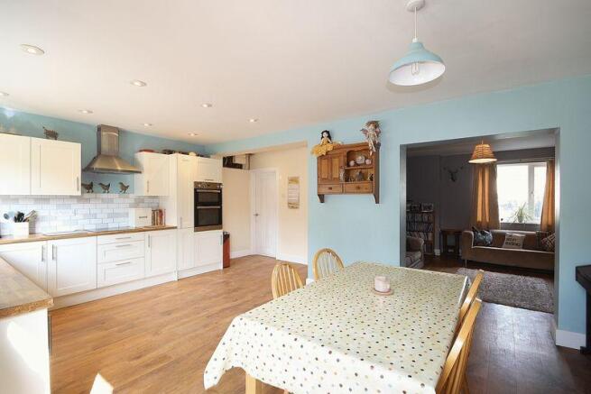 Kitchen/Dining...
