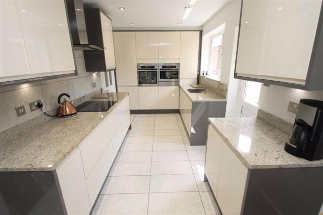 THROUGH KITCHEN/DINER