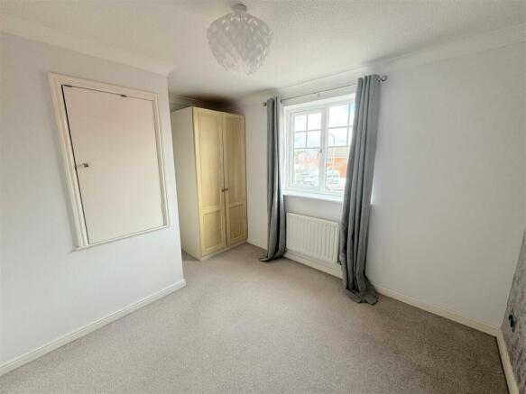 BEDROOM 1 (FRONT)