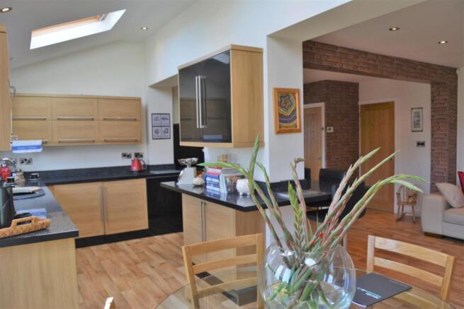Living/Kitchen 2