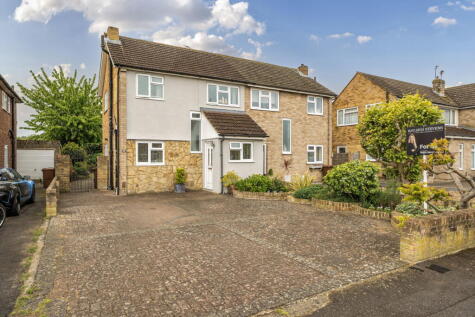 Charming Well Presented Home in Popular Wigmore Location